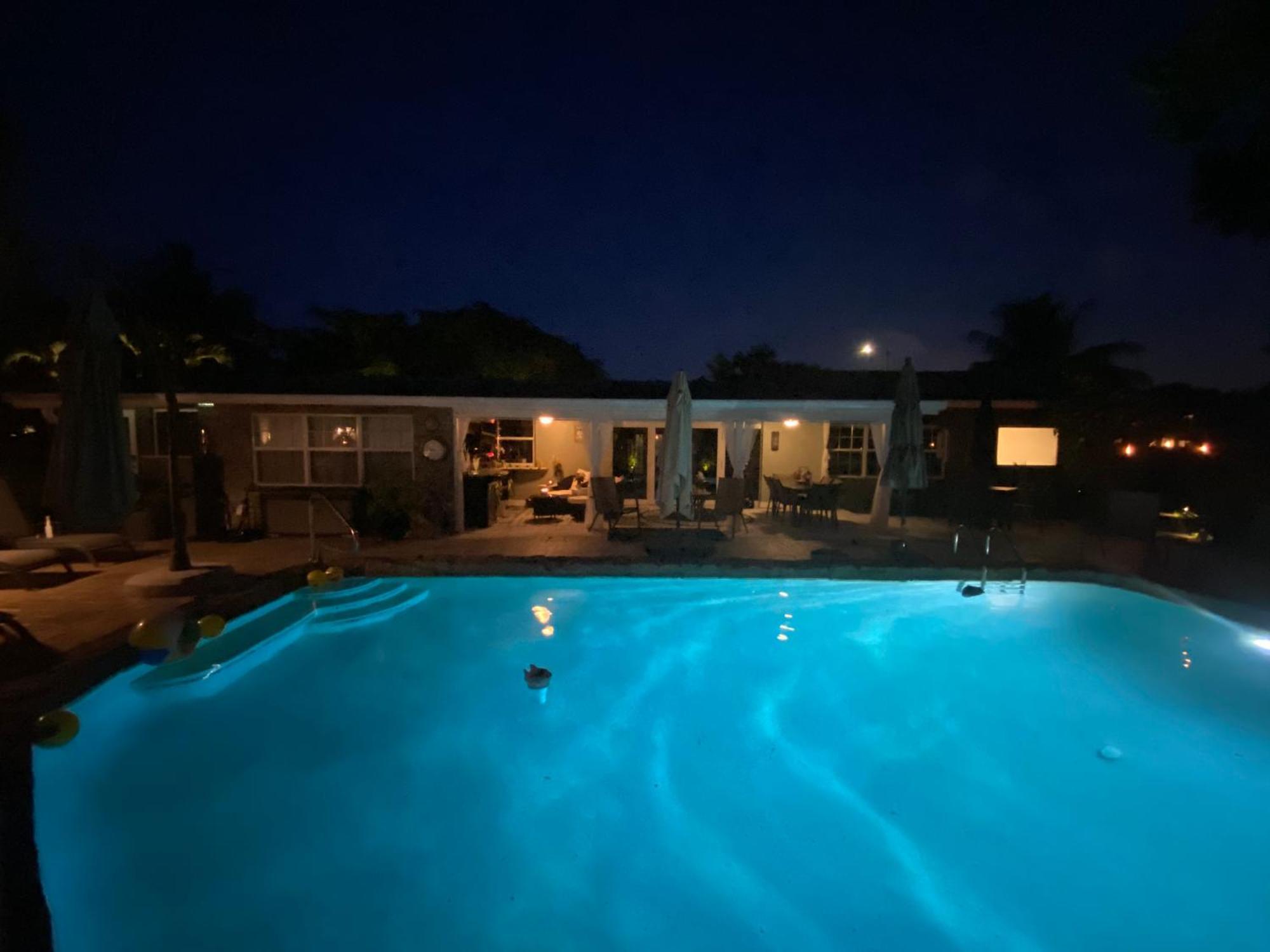 Wilton Manors A Mens Oasis Bed & Breakfast Bagian luar foto